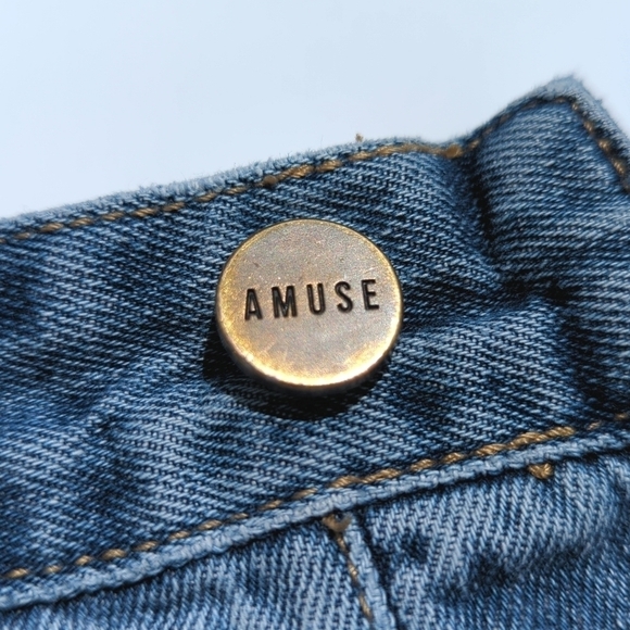 Amuse Society Medium Wash High Waisted Cheeky Raw Hem Button Fly Jean Shorts 26 - Picture 6 of 12